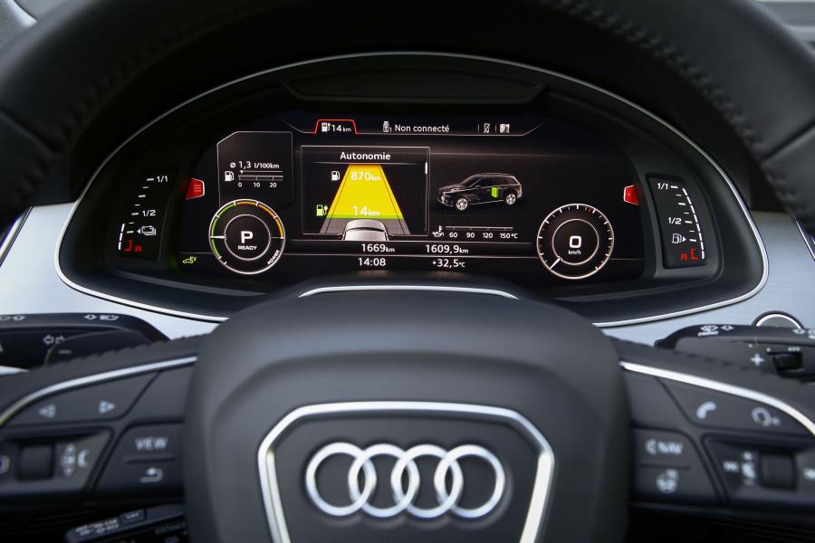 Панель приборов Audi Q7 e-tron TDI Quattro (4M) 2016 года  (WW) (фото 27 из 33)